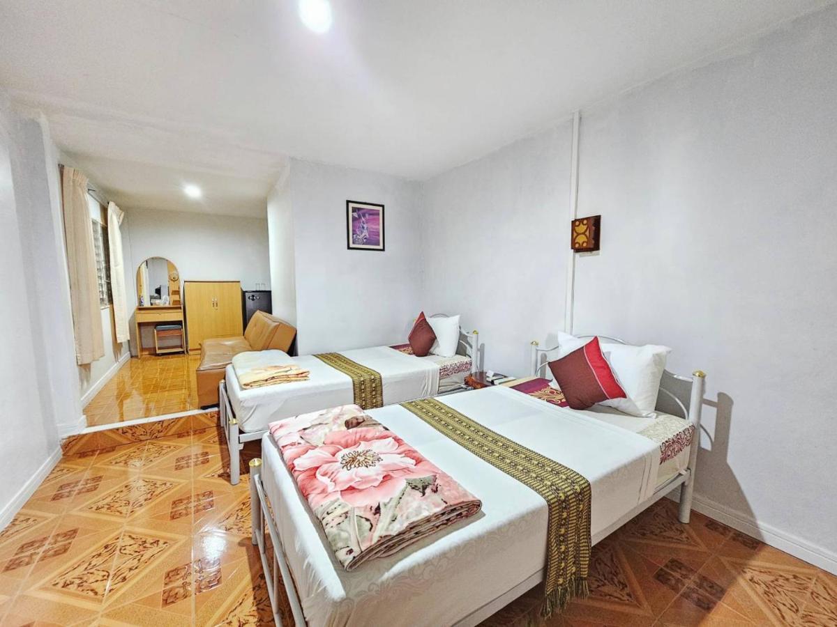 Nang Rong P.California Inter Hostel מראה חיצוני תמונה