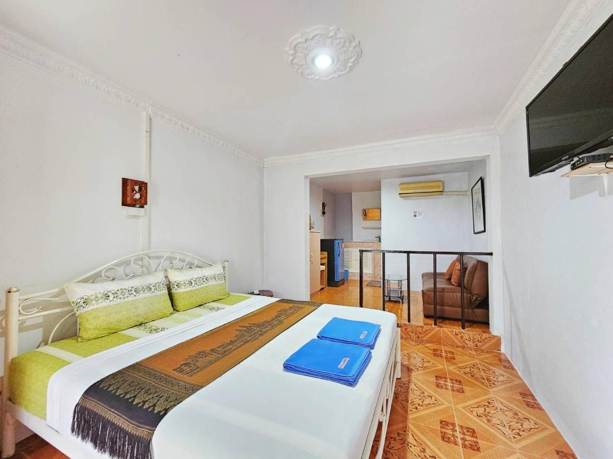 Nang Rong P.California Inter Hostel מראה חיצוני תמונה