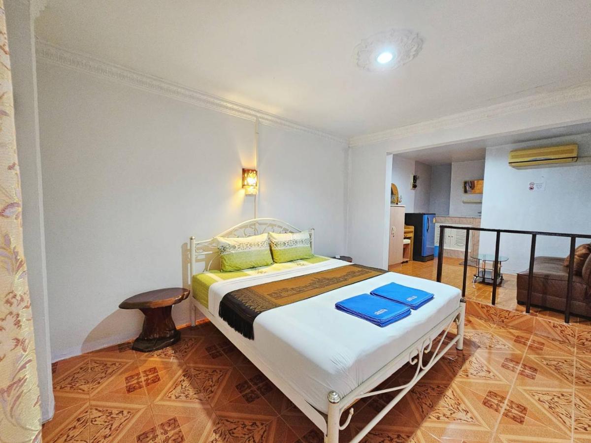 Nang Rong P.California Inter Hostel מראה חיצוני תמונה