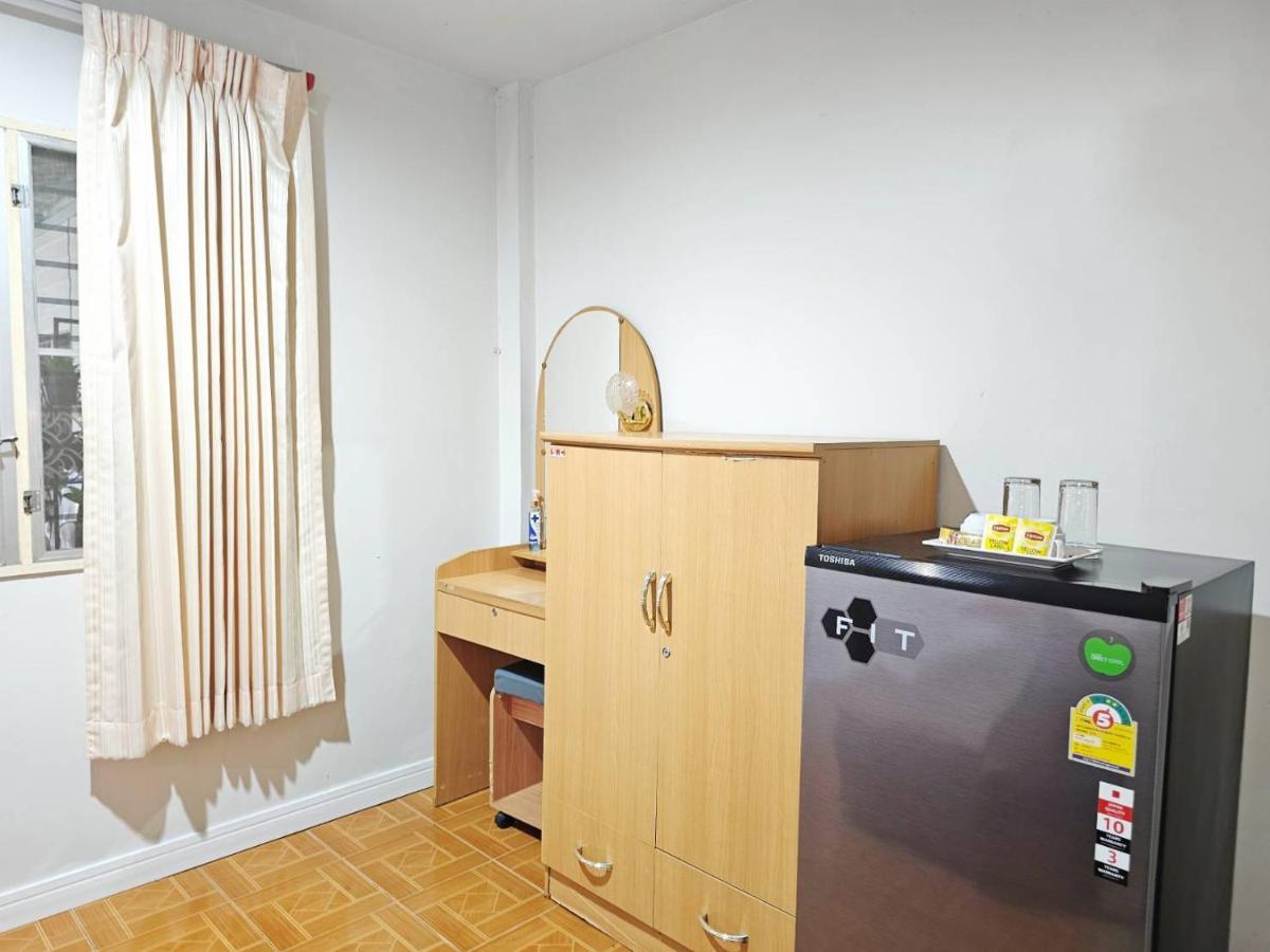 Nang Rong P.California Inter Hostel מראה חיצוני תמונה