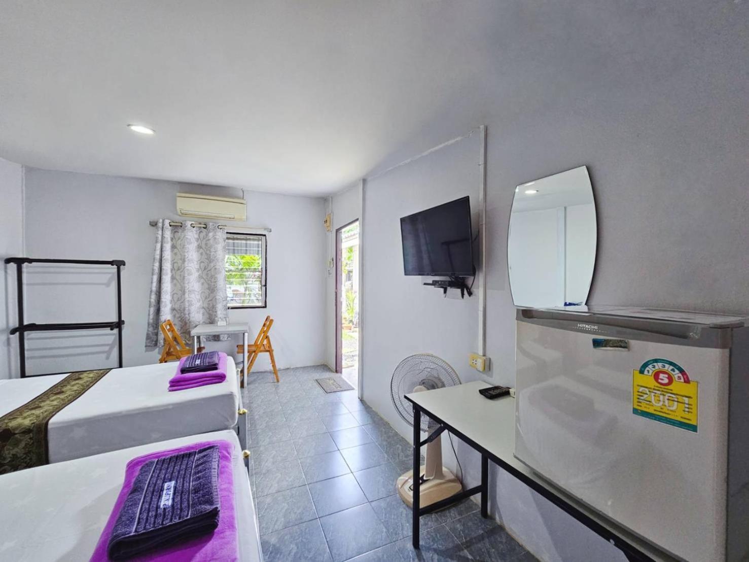 Nang Rong P.California Inter Hostel מראה חיצוני תמונה