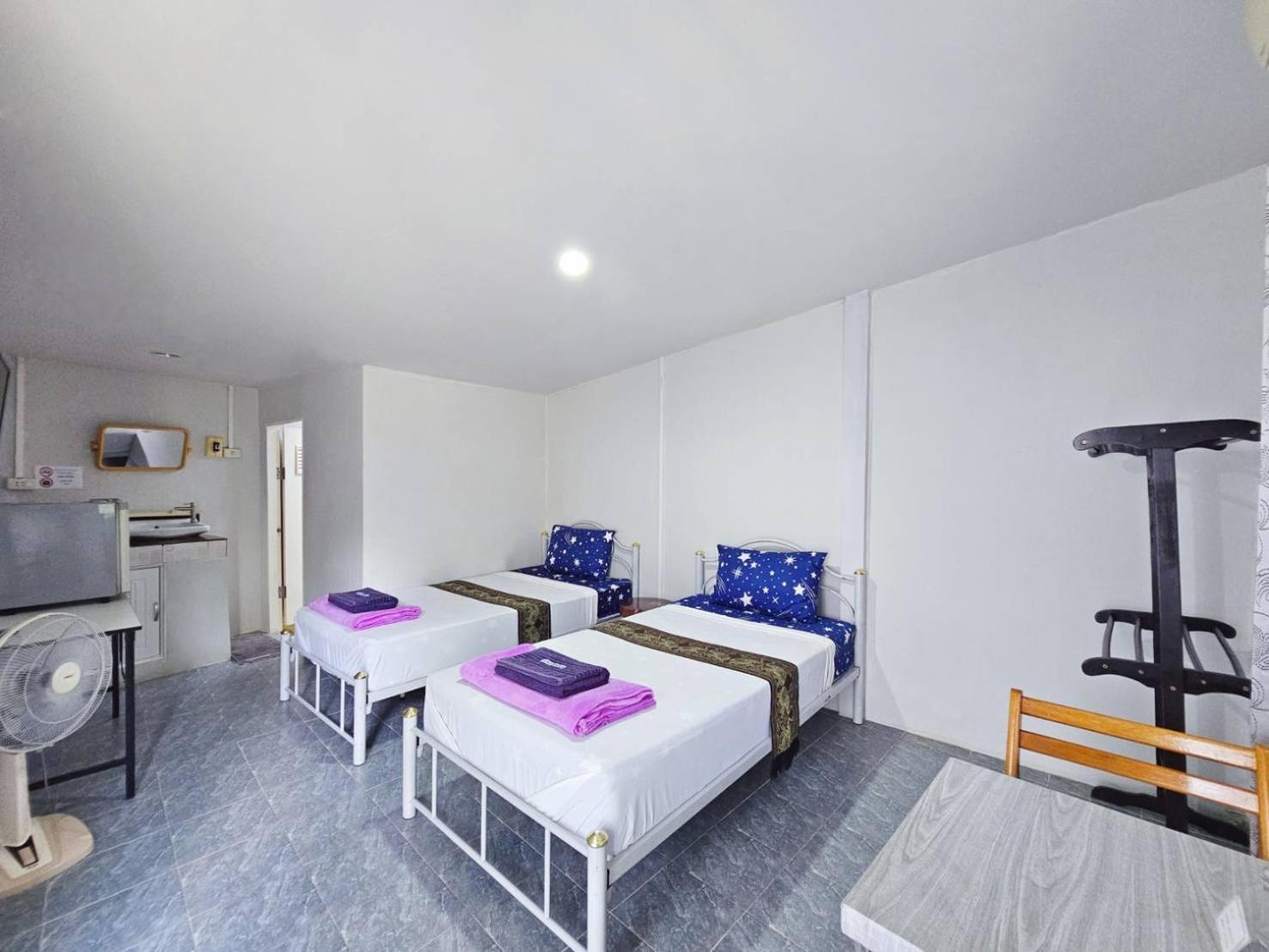Nang Rong P.California Inter Hostel מראה חיצוני תמונה