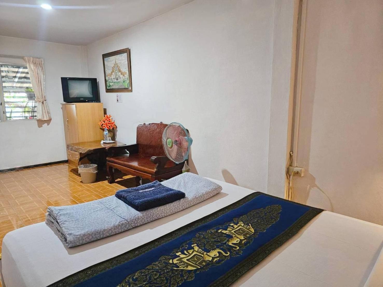 Nang Rong P.California Inter Hostel מראה חיצוני תמונה