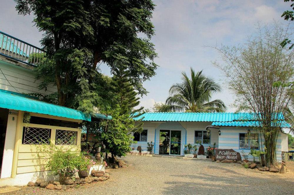 Nang Rong P.California Inter Hostel מראה חיצוני תמונה