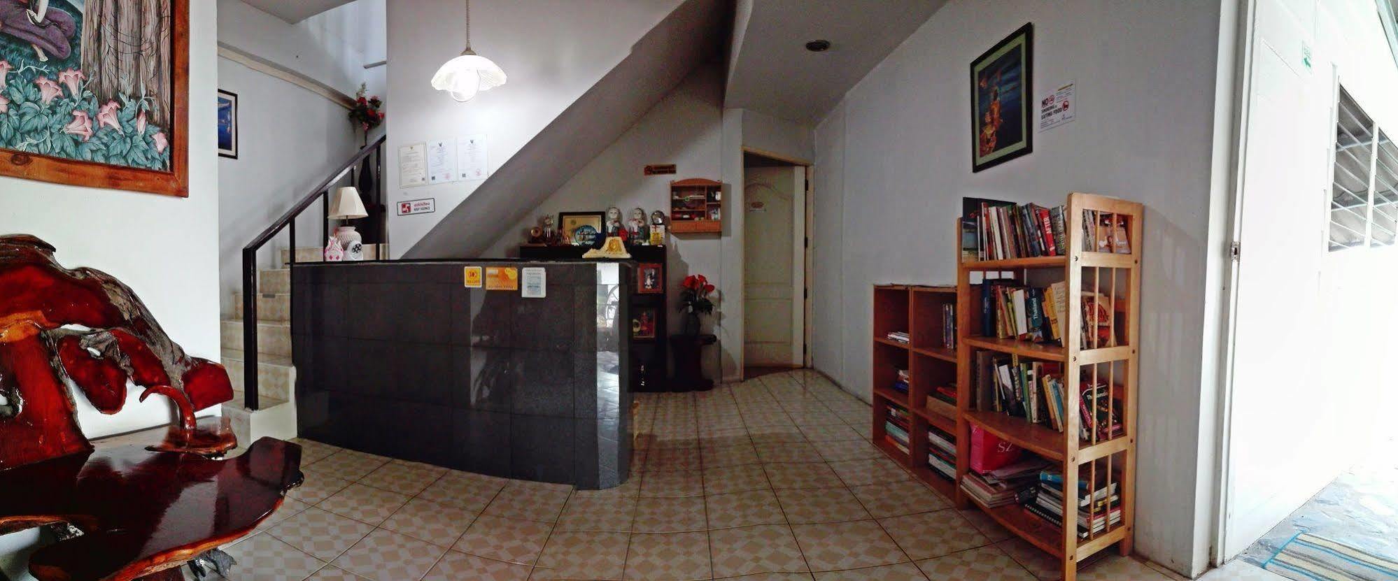 Nang Rong P.California Inter Hostel מראה חיצוני תמונה