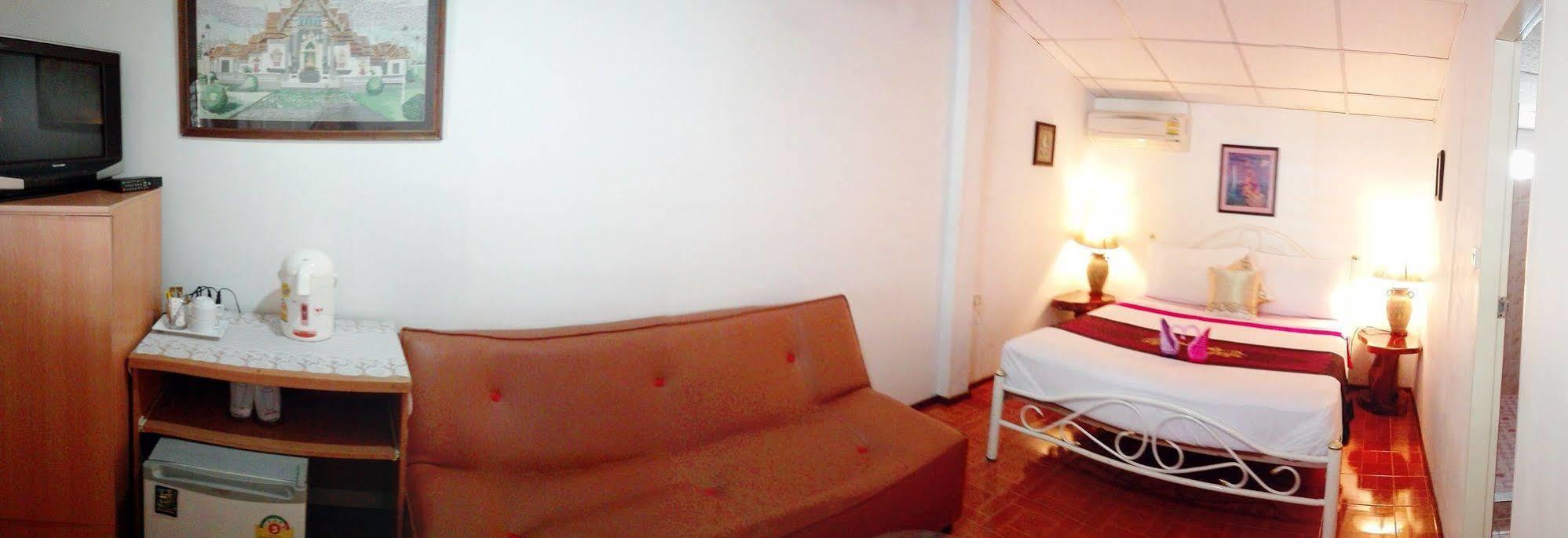Nang Rong P.California Inter Hostel מראה חיצוני תמונה