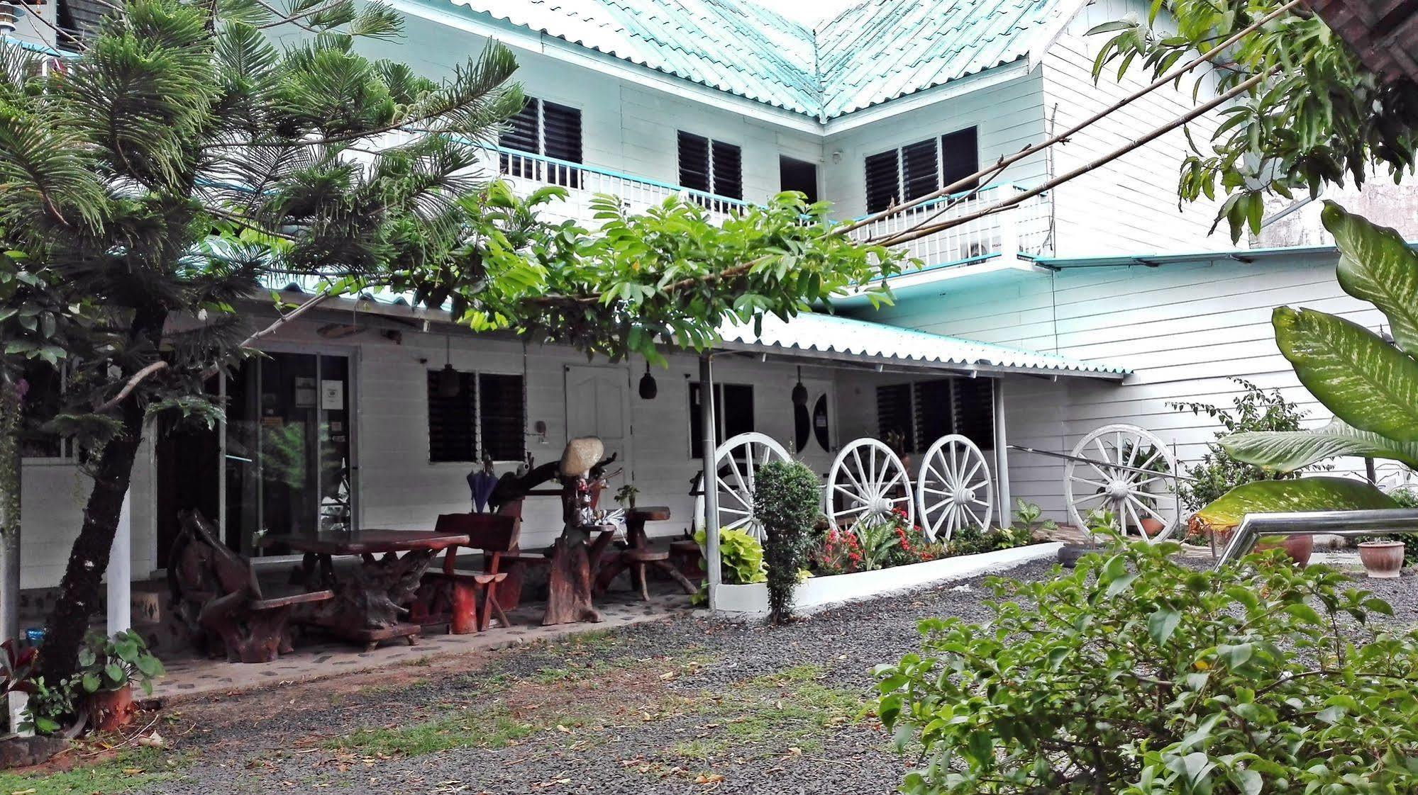 Nang Rong P.California Inter Hostel מראה חיצוני תמונה